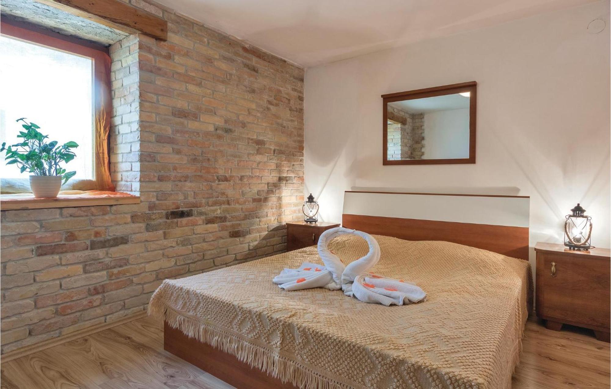 Lovely Home In Sisan With Outdoor Swimming Pool Extérieur photo