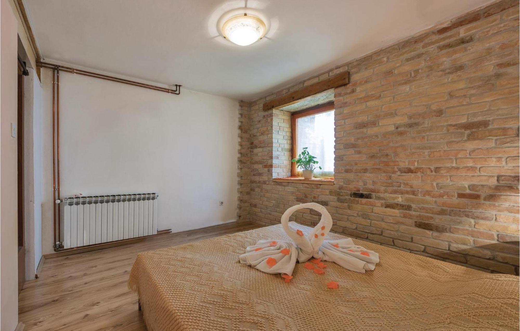 Lovely Home In Sisan With Outdoor Swimming Pool Extérieur photo