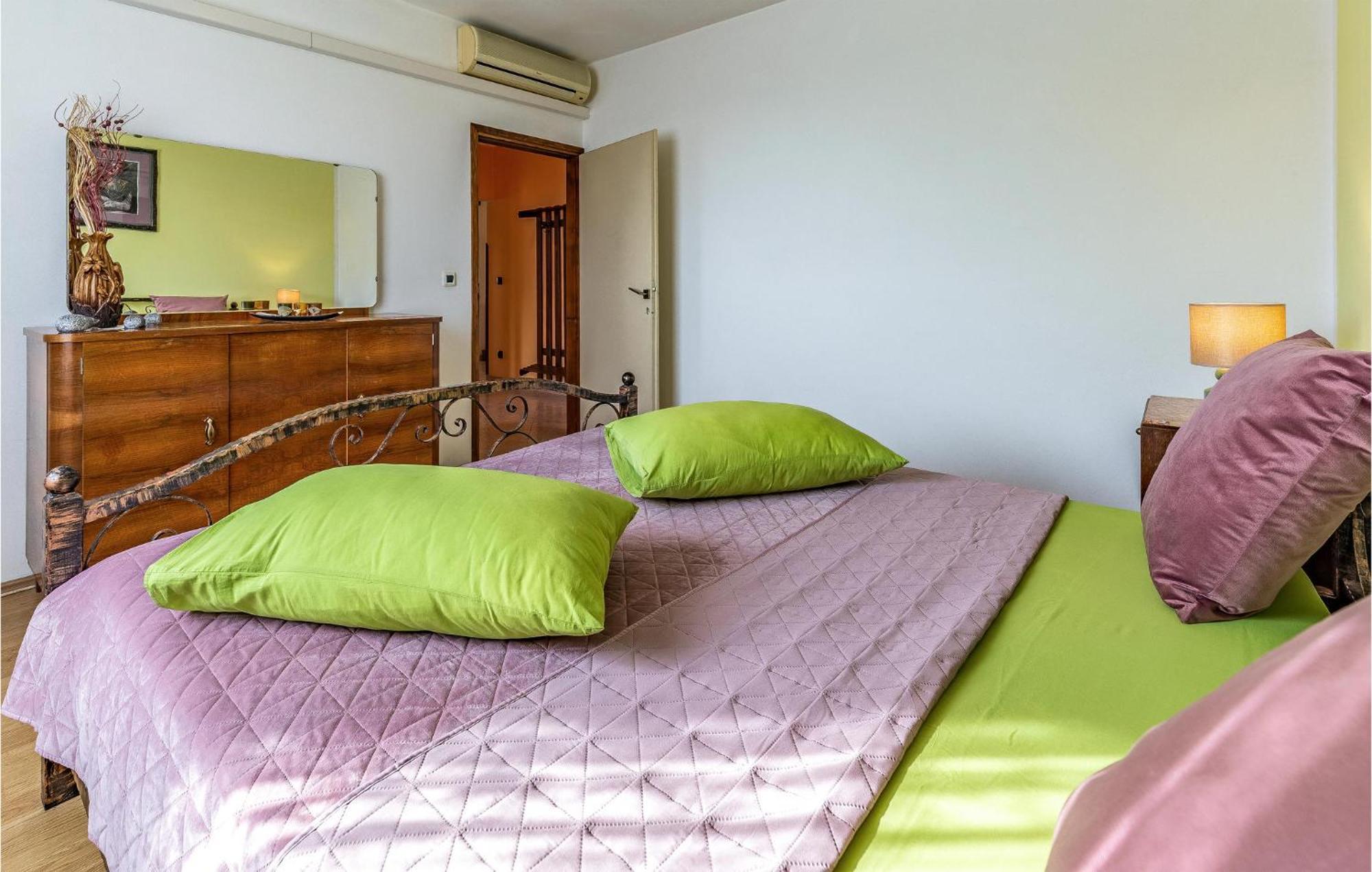 Lovely Home In Sisan With Outdoor Swimming Pool Extérieur photo